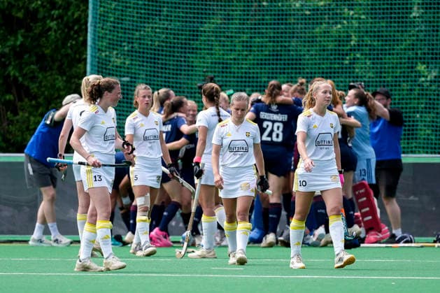 Spielerinnen vom Harvestehuder THC (HTHC), enttäuscht über die Niederlage, Enttäuschung nach dem Schlusspfiff, Highlight, Verlierer, verloren, Frustration, disappointed, pessimistisch, 30.05.2026, Bonn (Deutschland), Hockey, Deutsche Meisterschaft, Halbfinale, Damen, Mannheimer HC - Harvestehuder THC