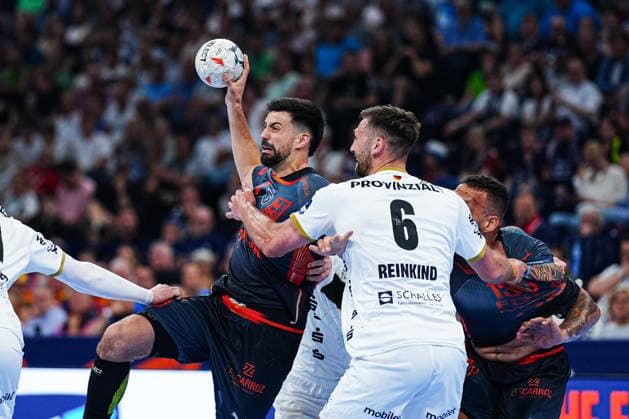 Agustin Cascado Marcelo (Montpellier Handball, 18), Harald Reinkind (THW Kiel, 06) GER, Montpellier Handball vs. THW Kiel, Handball, EHF European League, Halbfinale, Saison 2025 2026, 30.05.2026 GER, Montpellier Handball vs. THW Kiel, Handball, EHF European League, Halbfinale, Saison 2025 2026, 30.05.2026 Hamburg Copyright: xEibner-Pressefoto MarcelxvonxFehrnx EP_MFN