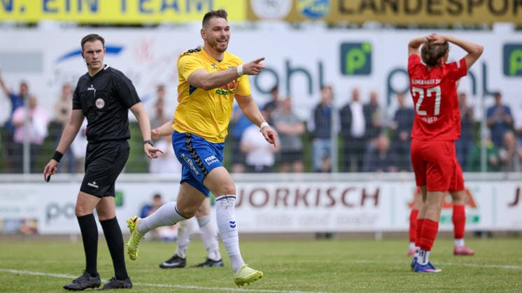 Torschütze Morten Liebert (SV Todesfelde, 11) mit Torjubel, Jubel, jubeln, jubelt, optimistisch, Spielszene, Highlight, Freude über das Tor zum 1:0, 30.05.2026, Todesfelde (Deutschland), Fussball, Aufstiegsrunde Regionalliga Nord, SV Todesfelde - Blumenthaler SV