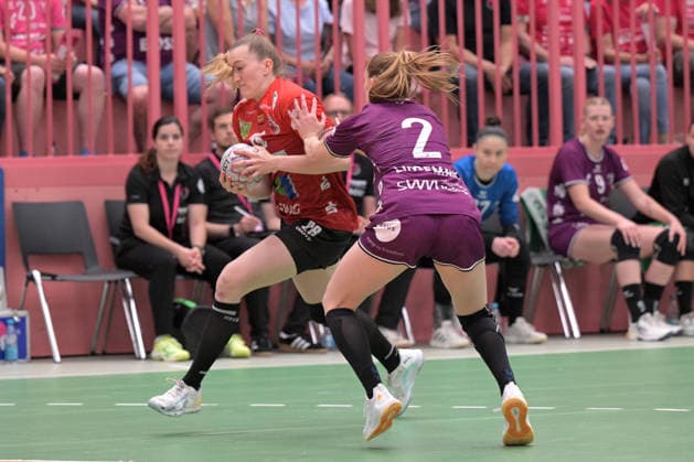 Cara Reuthal (SV Union Halle-Neustadt, 26) am mit Ball gegen Selina Lindemann (TusSies Metzingen, 02) TusSies Metzingen vs. SV Union Halle-Neustadt , Handball, Alsco HBF, 7. Play-Off Ligaspieltag, Saison 2025 2026, 30.05.2026 TusSies Metzingen vs. SV Union Halle-Neustadt , Handball, Alsco HBF, 7. Play-Off Ligaspieltag, Saison 2025 2026, 30.05.2026 Tuebingen Copyright: xEibner-Pressefoto TobiasxBaurx EP_TBR