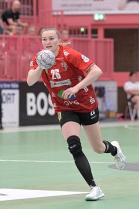 Cara Reuthal (SV Union Halle-Neustadt, 26) am mit Ball TusSies Metzingen vs. SV Union Halle-Neustadt , Handball, Alsco HBF, 7. Play-Off Ligaspieltag, Saison 2025 2026, 30.05.2026 TusSies Metzingen vs. SV Union Halle-Neustadt , Handball, Alsco HBF, 7. Play-Off Ligaspieltag, Saison 2025 2026, 30.05.2026 Tuebingen Copyright: xEibner-Pressefoto TobiasxBaurx EP_TBR