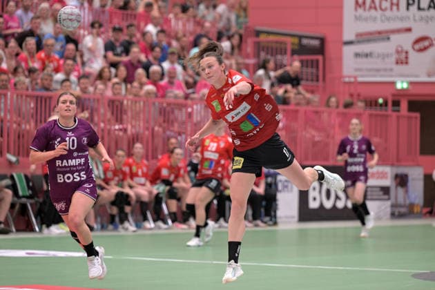 Emma Hertha (SV Union Halle-Neustadt, 17) beim Wurf Tor TusSies Metzingen vs. SV Union Halle-Neustadt , Handball, Alsco HBF, 7. Play-Off Ligaspieltag, Saison 2025 2026, 30.05.2026 TusSies Metzingen vs. SV Union Halle-Neustadt , Handball, Alsco HBF, 7. Play-Off Ligaspieltag, Saison 2025 2026, 30.05.2026 Tuebingen Copyright: xEibner-Pressefoto TobiasxBaurx EP_TBR