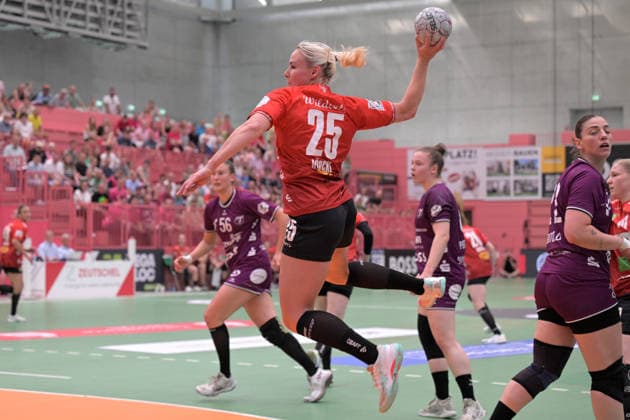 Lilli Roepcke (SV Union Halle-Neustadt, 25) beim Wurf Tor TusSies Metzingen vs. SV Union Halle-Neustadt , Handball, Alsco HBF, 7. Play-Off Ligaspieltag, Saison 2025 2026, 30.05.2026 TusSies Metzingen vs. SV Union Halle-Neustadt , Handball, Alsco HBF, 7. Play-Off Ligaspieltag, Saison 2025 2026, 30.05.2026 Tuebingen Copyright: xEibner-Pressefoto TobiasxBaurx EP_TBR