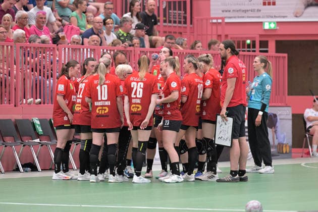 Time Out SV Union Halle-Neustadt TusSies Metzingen vs. SV Union Halle-Neustadt , Handball, Alsco HBF, 7. Play-Off Ligaspieltag, Saison 2025 2026, 30.05.2026 TusSies Metzingen vs. SV Union Halle-Neustadt , Handball, Alsco HBF, 7. Play-Off Ligaspieltag, Saison 2025 2026, 30.05.2026 Tuebingen Copyright: xEibner-Pressefoto TobiasxBaurx EP_TBR