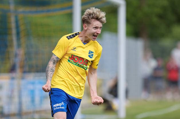 Torschütze Marco Drawz (SV Todesfelde, 17) mit Torjubel, Jubel, jubeln, jubelt, optimistisch, Spielszene, Highlight, Freude über das Tor zum 2:0, 30.05.2026, Todesfelde (Deutschland), Fussball, Aufstiegsrunde Regionalliga Nord, SV Todesfelde - Blumenthaler SV