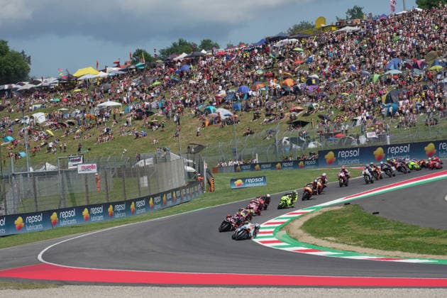30.05.2026, Autodromo Internazionale del Mugello, Mugello, MotoGP Grosser Preis von Italien 2026 ,im Bild Rennstart:, Raul Fernandez (ESP), Trackhouse MotoGP Team, Jorge Martin (ESP), Aprilia Racing, Diogo Moreira (BRA), ProHonda LCR, Marc Marquez (ESP), Ducati Lenovo Team, Fabio di Giannantonio (ITA), Pertamina Enduro VR46 Racing Team, Marco Bezzecchi (ITA), Pedro Acosta (ESP), Red Bull KTM Factory Racing (Photo by Hasan Bratic DeFodi Images) -