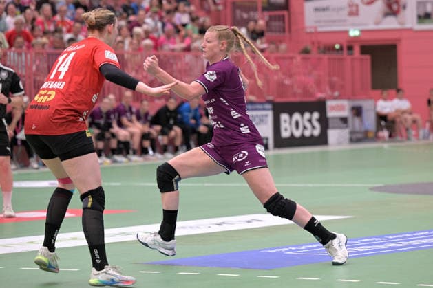 Naina Klein (TusSies Metzingen, 09) am mit Ball gegen Tina Wagenlader (SV Union Halle-Neustadt, 14) TusSies Metzingen vs. SV Union Halle-Neustadt , Handball, Alsco HBF, 7. Play-Off Ligaspieltag, Saison 2025 2026, 30.05.2026 TusSies Metzingen vs. SV Union Halle-Neustadt , Handball, Alsco HBF, 7. Play-Off Ligaspieltag, Saison 2025 2026, 30.05.2026 Tuebingen Copyright: xEibner-Pressefoto TobiasxBaurx EP_TBR