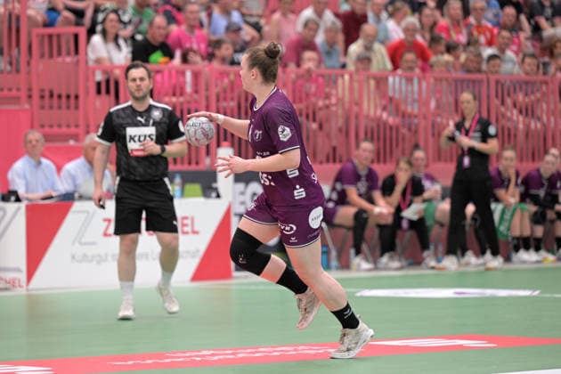 Ida Petzold (TusSies Metzingen, 08) am mit Ball TusSies Metzingen vs. SV Union Halle-Neustadt , Handball, Alsco HBF, 7. Play-Off Ligaspieltag, Saison 2025 2026, 30.05.2026 TusSies Metzingen vs. SV Union Halle-Neustadt , Handball, Alsco HBF, 7. Play-Off Ligaspieltag, Saison 2025 2026, 30.05.2026 Tuebingen Copyright: xEibner-Pressefoto TobiasxBaurx EP_TBR