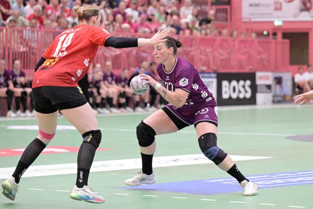 Gabriela Clausson Bitolo (TusSies Metzingen, 22) am mit Ball gegen Tina Wagenlader (SV Union Halle-Neustadt, 14) TusSies Metzingen vs. SV Union Halle-Neustadt , Handball, Alsco HBF, 7. Play-Off Ligaspieltag, Saison 2025 2026, 30.05.2026 TusSies Metzingen vs. SV Union Halle-Neustadt , Handball, Alsco HBF, 7. Play-Off Ligaspieltag, Saison 2025 2026, 30.05.2026 Tuebingen Copyright: xEibner-Pressefoto TobiasxBaurx EP_TBR