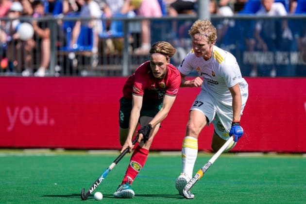 v.li.: Johann Wehnert (Polo, 22), Vincent Julius Scholz (HTHC, 27), Zweikampf, Spielszene, Duell, duel, tackle, tackling, Dynamik, Action, Aktion, 30.05.2026, Bonn (Deutschland), Hockey, Deutsche Meisterschaft, Halbfinale, Herren, Hamburger Polo Club - Harvestehuder THC