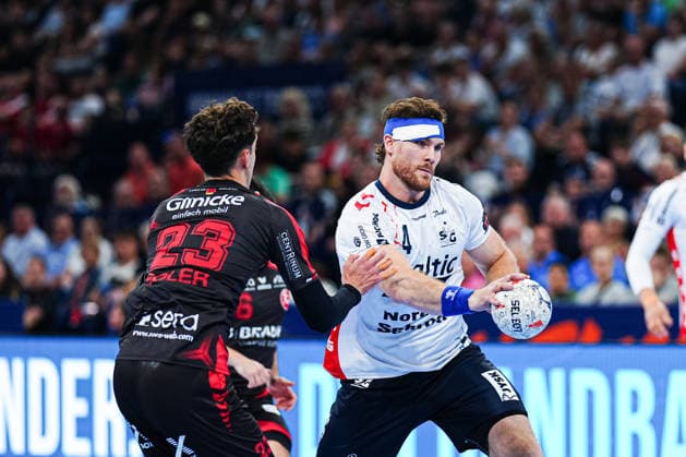 Marti Soler (MT Melsungen, 23), Johannes Golla (SG Flensburg-Handewitt, 04) GER, MT Melsungen vs. SG Flensburg-Handewitt, Handball, EHF European League, Halbfinale, Saison 2025 2026, 30.05.2026 GER, MT Melsungen vs. SG Flensburg-Handewitt, Handball, EHF European League, Halbfinale, Saison 2025 2026, 30.05.2026 Hamburg Copyright: xEibner-Pressefoto MarcelxvonxFehrnx EP_MFN