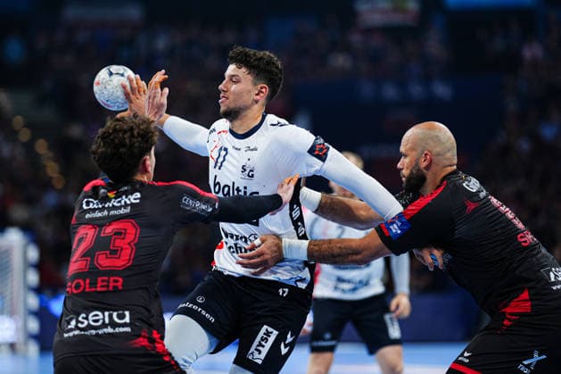 Marti Soler (MT Melsungen, 23), Marco Grgic (SG Flensburg-Handewitt, 17), Adrian Sipos (MT Melsungen, 08) GER, MT Melsungen vs. SG Flensburg-Handewitt, Handball, EHF European League, Halbfinale, Saison 2025 2026, 30.05.2026 GER, MT Melsungen vs. SG Flensburg-Handewitt, Handball, EHF European League, Halbfinale, Saison 2025 2026, 30.05.2026 Hamburg Copyright: xEibner-Pressefoto MarcelxvonxFehrnx EP_MFN