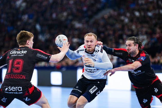 Reynir Thor Stefansson (MT Melsungen, 19), Simon Pytlick (SG Flensburg-Handewitt, 02), Olle Forsell Schefvert (MT Melsungen, 25) GER, MT Melsungen vs. SG Flensburg-Handewitt, Handball, EHF European League, Halbfinale, Saison 2025 2026, 30.05.2026 GER, MT Melsungen vs. SG Flensburg-Handewitt, Handball, EHF European League, Halbfinale, Saison 2025 2026, 30.05.2026 Hamburg Copyright: xEibner-Pressefoto MarcelxvonxFehrnx EP_MFN