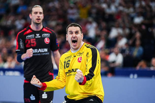 Jubel nach Parade Nebojsa Simic (MT Melsungen, 16) GER, MT Melsungen vs. SG Flensburg-Handewitt, Handball, EHF European League, Halbfinale, Saison 2025 2026, 30.05.2026 GER, MT Melsungen vs. SG Flensburg-Handewitt, Handball, EHF European League, Halbfinale, Saison 2025 2026, 30.05.2026 Hamburg Copyright: xEibner-Pressefoto MarcelxvonxFehrnx EP_MFN