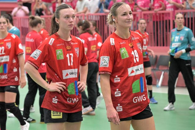enttaeuscht enttaeuschung bei Emma Hertha (SV Union Halle-Neustadt, 17) und Lea Gruber (SV Union Halle-Neustadt, 19) nach der 36:38 Niederlage gegen die TusSies TusSies Metzingen vs. SV Union Halle-Neustadt , Handball, Alsco HBF, 7. Play-Off Ligaspieltag, Saison 2025 2026, 30.05.2026 TusSies Metzingen vs. SV Union Halle-Neustadt , Handball, Alsco HBF, 7. Play-Off Ligaspieltag, Saison 2025 2026, 30.05.2026 Tuebingen Copyright: xEibner-Pressefoto TobiasxBaurx EP_TBR