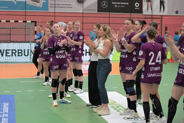 die TusSies bedanken sich bei den Fans TusSies Metzingen vs. SV Union Halle-Neustadt , Handball, Alsco HBF, 7. Play-Off Ligaspieltag, Saison 2025 2026, 30.05.2026 TusSies Metzingen vs. SV Union Halle-Neustadt , Handball, Alsco HBF, 7. Play-Off Ligaspieltag, Saison 2025 2026, 30.05.2026 Tuebingen Copyright: xEibner-Pressefoto TobiasxBaurx EP_TBR