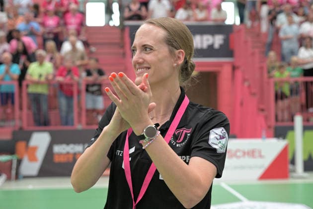 Miriam Hirsch (TusSies Metzingen, Trainerin) bedankt sich bei den Fans TusSies Metzingen vs. SV Union Halle-Neustadt , Handball, Alsco HBF, 7. Play-Off Ligaspieltag, Saison 2025 2026, 30.05.2026 TusSies Metzingen vs. SV Union Halle-Neustadt , Handball, Alsco HBF, 7. Play-Off Ligaspieltag, Saison 2025 2026, 30.05.2026 Tuebingen Copyright: xEibner-Pressefoto TobiasxBaurx EP_TBR