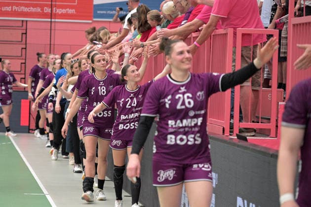 die TusSies bedanken sich bei den Fans TusSies Metzingen vs. SV Union Halle-Neustadt , Handball, Alsco HBF, 7. Play-Off Ligaspieltag, Saison 2025 2026, 30.05.2026 TusSies Metzingen vs. SV Union Halle-Neustadt , Handball, Alsco HBF, 7. Play-Off Ligaspieltag, Saison 2025 2026, 30.05.2026 Tuebingen Copyright: xEibner-Pressefoto TobiasxBaurx EP_TBR