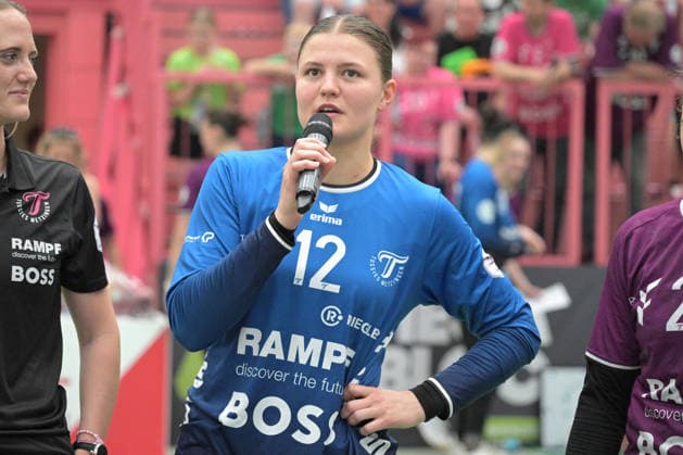 Marie Kristin Weiss (TusSies Metzingen, 12) bedanken sich bei den Fans TusSies Metzingen vs. SV Union Halle-Neustadt , Handball, Alsco HBF, 7. Play-Off Ligaspieltag, Saison 2025 2026, 30.05.2026 TusSies Metzingen vs. SV Union Halle-Neustadt , Handball, Alsco HBF, 7. Play-Off Ligaspieltag, Saison 2025 2026, 30.05.2026 Tuebingen Copyright: xEibner-Pressefoto TobiasxBaurx EP_TBR