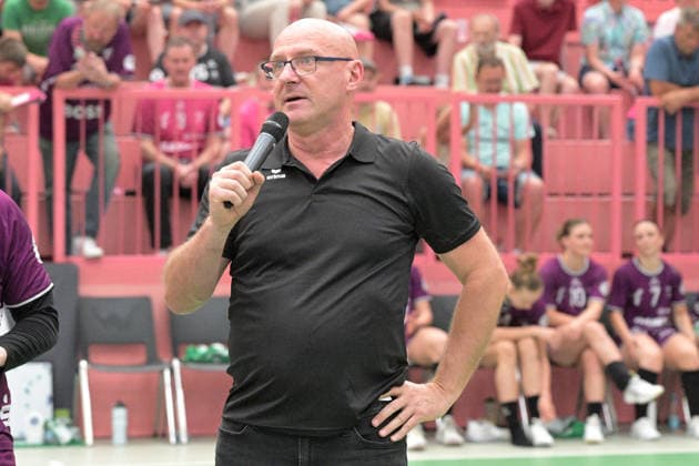 Ferenc Rott (TusSies Metzingen, Geschaeftsfuehrer) bedanken sich bei den Fans TusSies Metzingen vs. SV Union Halle-Neustadt , Handball, Alsco HBF, 7. Play-Off Ligaspieltag, Saison 2025 2026, 30.05.2026 TusSies Metzingen vs. SV Union Halle-Neustadt , Handball, Alsco HBF, 7. Play-Off Ligaspieltag, Saison 2025 2026, 30.05.2026 Tuebingen Copyright: xEibner-Pressefoto TobiasxBaurx EP_TBR