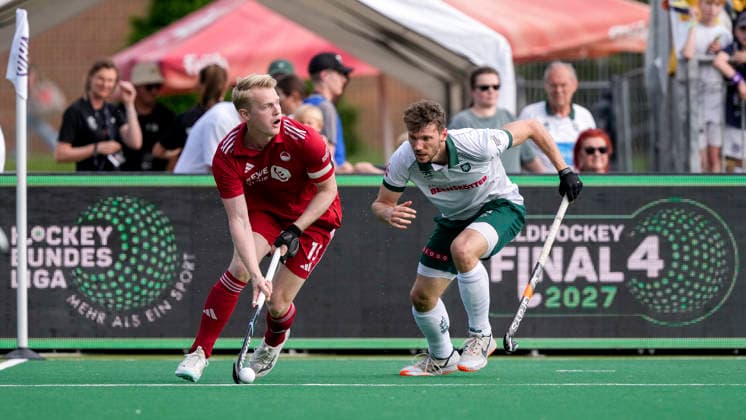 v.li.: Tom Grambusch (KTHC, 15), Lukas Mertgens (Mülheim, 18), Zweikampf, Spielszene, Duell, duel, tackle, tackling, Dynamik, Action, Aktion, 30.05.2026, Bonn (Deutschland), Hockey, Deutsche Meisterschaft, Halbfinale, Herren, Rot-Weiss Köln - Uhlenhorst Mülheim