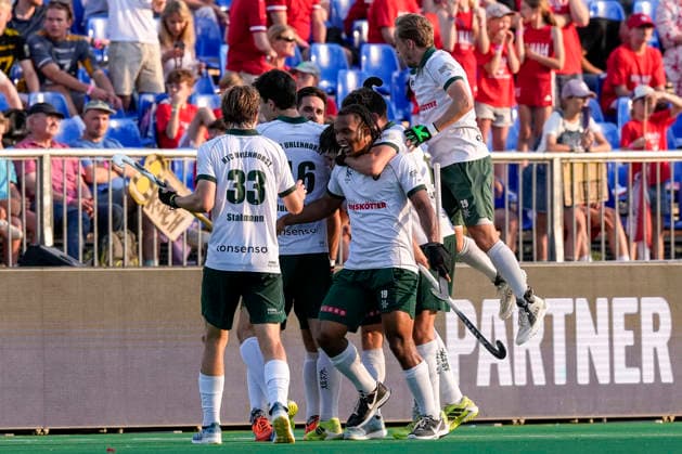 Spieler vom HTC Uhlenhorst Mülheim, jubeln über das Tor zum 1:2, Jubel, Torjubel, Torerfolg, celebrate the goal, goal, celebration, jubelt ueber das Tor, Freuen, Freude, freut sich, optimistisch, positiv, Spielszene, Highlight, Action, Aktion, 30.05.2026, Bonn (Deutschland), Hockey, Deutsche Meisterschaft, Halbfinale, Herren, Rot-Weiss Köln - Uhlenhorst Mülheim