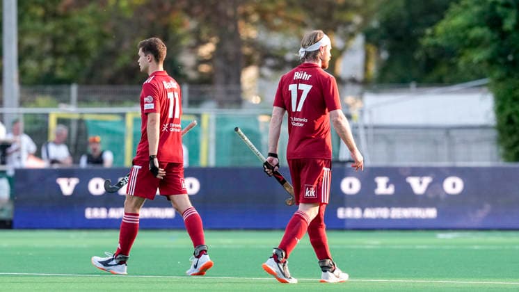 v.li.: Paul Babic (KTHC, 11), Christopher Rühr (KTHC, 17), Spieler von Rot-Weiss Köln (KTHC), enttäuscht schauend, Enttäuschung, Frustration, disappointed, pessimistisch, nach dem Gegentor zum 1:2, Action, Aktion, Spielszene, 30.05.2026, Bonn (Deutschland), Hockey, Deutsche Meisterschaft, Halbfinale, Herren, Rot-Weiss Köln - Uhlenhorst Mülheim