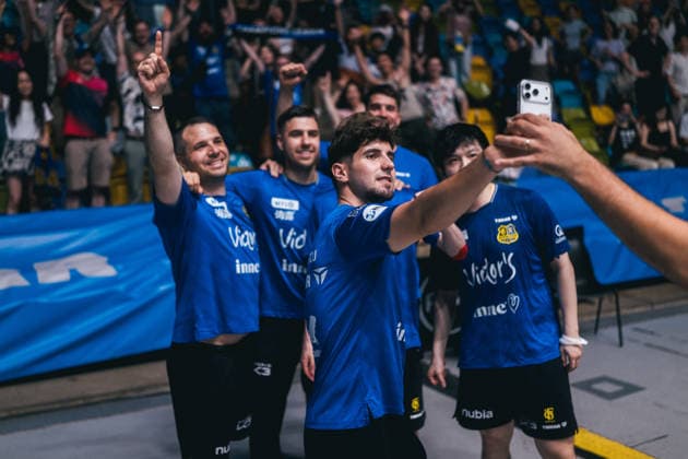 30.05.2026 Tischtennis, Herren, TTBL, Bundesliga, Playoff, Final Four, 1. FC Saarbrücken, Borussia Düsseldorf, TTC Schwalbe Bergneustadt, SV Werder Bremen, Halbfinale Team Saarbrücken mit Fan Zhendong, Darko Jorgic, Patrick Franziska und Fans Frankfurt am Main, Süwag Energi Hessen Deutschland
