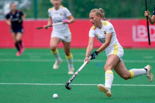 Laura Plüth (HTHC, 20), am Ball, Freisteller, Ganzkörper, Einzelbild, Einzelfoto, Aktion, Action, 30.05.2026, Bonn (Deutschland), Hockey, Deutsche Meisterschaft, Halbfinale, Damen, Mannheimer HC - Harvestehuder THC