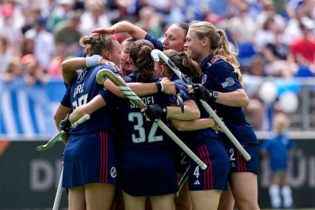 Spielerinnen vom Mannheimer HC (MHC) jubeln über das Tor zum 2:1, Jubel, Torjubel, Torerfolg, celebrate the goal, goal, celebration, jubelt ueber das Tor, Freuen, Freude, freut sich, optimistisch, positiv, Spielszene, Highlight, Action, Aktion, 30.05.2026, Bonn (Deutschland), Hockey, Deutsche Meisterschaft, Halbfinale, Damen, Mannheimer HC - Harvestehuder THC