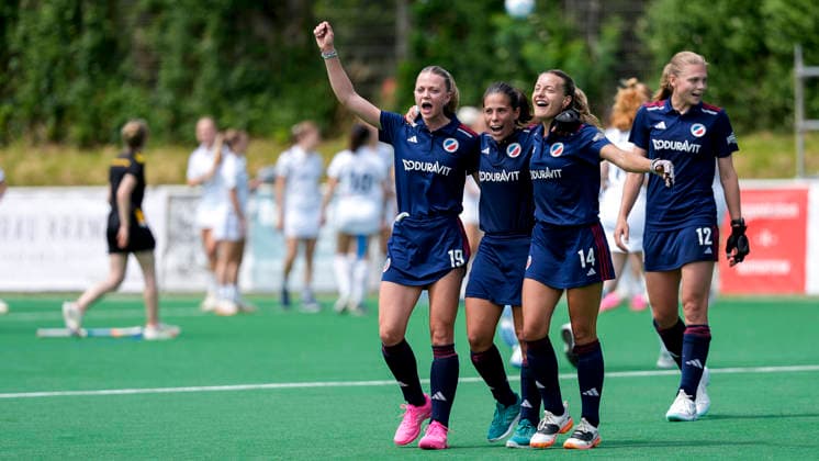 v.li.: Verena Neumann (MHC, 19), Lucina von der Heyde (MHC, 2), Aina Lilly Kresken (MHC, 14), Ines Wanner (MHC, 12), Spielerinnen vom Mannheimer HC (MHC), Jubel nach dem Schlusspfiff, Freude über den Sieg, Sieger, Gewinner, jubelt, jubeln, fröhlich, positiv, freut sich, freuen, optimistisch, Highlight, Action, Aktion, 30.05.2026, Bonn (Deutschland), Hockey, Deutsche Meisterschaft, Halbfinale, Damen, Mannheimer HC - Harvestehuder THC