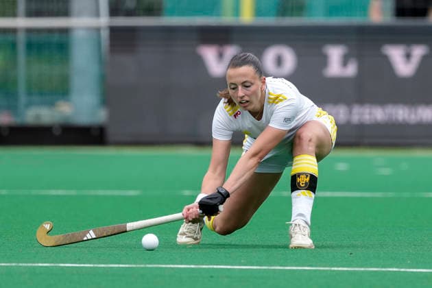 Fenja Poppe (HTHC, 12), am Ball, Freisteller, Ganzkörper, Einzelbild, Einzelfoto, Aktion, Action, 30.05.2026, Bonn (Deutschland), Hockey, Deutsche Meisterschaft, Halbfinale, Damen, Mannheimer HC - Harvestehuder THC