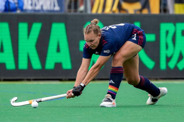 Stine Kurz (MHC, 27, Kapitänin), am Ball, Freisteller, Ganzkörper, Einzelbild, Einzelfoto, Aktion, Action, 30.05.2026, Bonn (Deutschland), Hockey, Deutsche Meisterschaft, Halbfinale, Damen, Mannheimer HC - Harvestehuder THC
