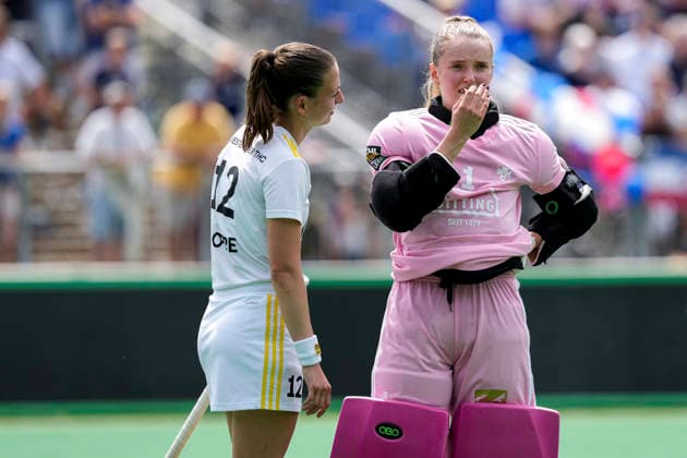 v.li.: Fenja Poppe (HTHC, 12), Finja Starck (Torhüterin, Torwart, HTHC, 1), Spielerinnen vom Harvestehuder THC (HTHC), enttäuscht schauend, Enttäuschung, Frustration, disappointed, pessimistisch, Aktion, Action, Spielszene, 30.05.2026, Bonn (Deutschland), Hockey, Deutsche Meisterschaft, Halbfinale, Damen, Mannheimer HC - Harvestehuder THC