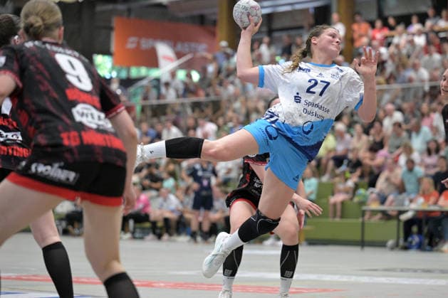 Eva Manthei (TuS Lintfort, 27) beim Wurf Tor TG Nuertingen vs. TuS Lintfort , Handball, 2.Alsco HBF, 30.Ligaspieltag, Saison 2025 2026, 30.05.2026 TG Nuertingen vs. TuS Lintfort , Handball, 2.Alsco HBF, 30.Ligaspieltag, Saison 2025 2026, 30.05.2026 Nuertingen Copyright: xEibner-Pressefoto TobiasxBaurx EP_TBR