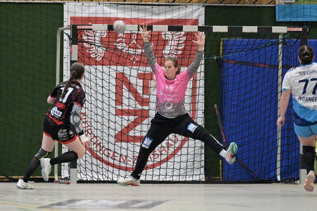 Vakare Damuleviciute (TuS Lintfort, 25) gegen Michelle Schaefer (TG Nuertingen, 17) beim Wurf Tor TG Nuertingen vs. TuS Lintfort , Handball, 2.Alsco HBF, 30.Ligaspieltag, Saison 2025 2026, 30.05.2026 TG Nuertingen vs. TuS Lintfort , Handball, 2.Alsco HBF, 30.Ligaspieltag, Saison 2025 2026, 30.05.2026 Nuertingen Copyright: xEibner-Pressefoto TobiasxBaurx EP_TBR