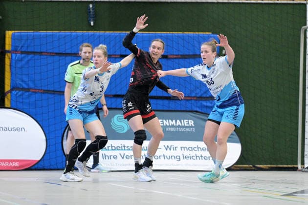 Alea Mattig (TuS Lintfort, 03) und Insa Weisz (TuS Lintfort, 63) gegen Lenya Treusch (TG Nuertingen, 27) TG Nuertingen vs. TuS Lintfort , Handball, 2.Alsco HBF, 30.Ligaspieltag, Saison 2025 2026, 30.05.2026 TG Nuertingen vs. TuS Lintfort , Handball, 2.Alsco HBF, 30.Ligaspieltag, Saison 2025 2026, 30.05.2026 Nuertingen Copyright: xEibner-Pressefoto TobiasxBaurx EP_TBR