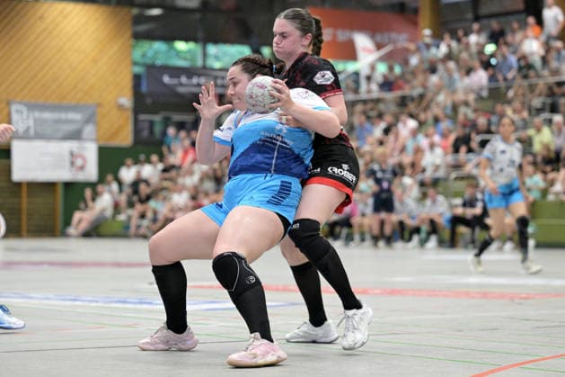 Rieke Rosner (TuS Lintfort, 77) gegen Michelle Schaefer (TG Nuertingen, 17) TG Nuertingen vs. TuS Lintfort , Handball, 2.Alsco HBF, 30.Ligaspieltag, Saison 2025 2026, 30.05.2026 TG Nuertingen vs. TuS Lintfort , Handball, 2.Alsco HBF, 30.Ligaspieltag, Saison 2025 2026, 30.05.2026 Nuertingen Copyright: xEibner-Pressefoto TobiasxBaurx EP_TBR