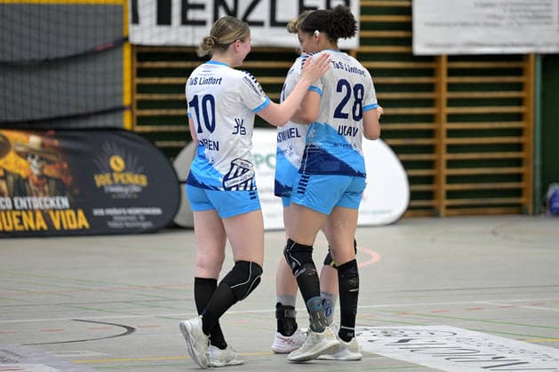 enttaeuscht enttaeuschung bei Nathalie Julie Corsten (TuS Lintfort, 10) und Leonie Udaw (TuS Lintfort, 28) nach der 37:27 Niederlage bei der TG Nuertingen TG Nuertingen vs. TuS Lintfort , Handball, 2.Alsco HBF, 30.Ligaspieltag, Saison 2025 2026, 30.05.2026 TG Nuertingen vs. TuS Lintfort , Handball, 2.Alsco HBF, 30.Ligaspieltag, Saison 2025 2026, 30.05.2026 Nuertingen Copyright: xEibner-Pressefoto TobiasxBaurx EP_TBR