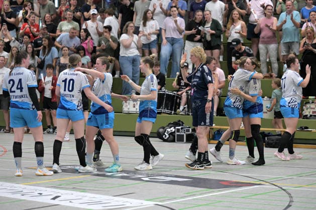 enttaeuscht enttaeuschung bei den Spielerinnen aus Lintfort nach der 37:27 Niederlage bei der TG Nuertingen TG Nuertingen vs. TuS Lintfort , Handball, 2.Alsco HBF, 30.Ligaspieltag, Saison 2025 2026, 30.05.2026 TG Nuertingen vs. TuS Lintfort , Handball, 2.Alsco HBF, 30.Ligaspieltag, Saison 2025 2026, 30.05.2026 Nuertingen Copyright: xEibner-Pressefoto TobiasxBaurx EP_TBR