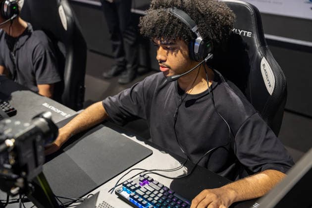 30.05.2026, xkkux, E-Sports, FORTNITE MAJOR 1 SUMMIT, Saison 2025 2026, PSD Bank Dome Düsseldorf: Das erste LAN-Turnier der FNCS-Saison. 50 Duos treten gegeneinander an, um den Preispool sowie die Qualifikation für die Global Championship 2026 zu gewinnen Die Duos verteilen sich wie folgt: 20 EU, 13 NAC, 3 NAW, 5 Brasilien, 3 Asien, 3 Ozeanien und 3 Naher Osten. Die fünf bestplatzierten Teams qualifizieren sich automatisch für die Global Championship 2026. Lucas Saken Fayard (Karmine Corp) Nordrhein-Westfahlen Deutschland