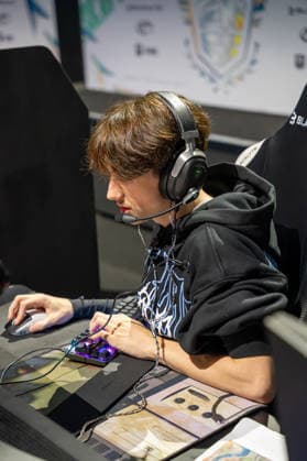 30.05.2026, xkkux, E-Sports, FORTNITE MAJOR 1 SUMMIT, Saison 2025 2026, PSD Bank Dome Düsseldorf: Das erste LAN-Turnier der FNCS-Saison. 50 Duos treten gegeneinander an, um den Preispool sowie die Qualifikation für die Global Championship 2026 zu gewinnen Die Duos verteilen sich wie folgt: 20 EU, 13 NAC, 3 NAW, 5 Brasilien, 3 Asien, 3 Ozeanien und 3 Naher Osten. Die fünf bestplatzierten Teams qualifizieren sich automatisch für die Global Championship 2026. Nordrhein-Westfahlen Deutschland