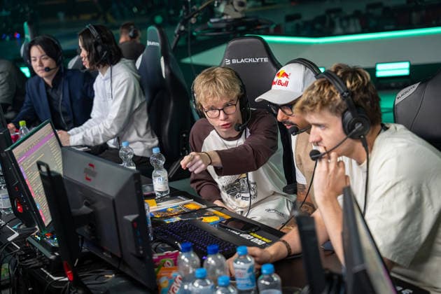 30.05.2026, xkkux, E-Sports, FORTNITE MAJOR 1 SUMMIT, Saison 2025 2026, PSD Bank Dome Düsseldorf: Das erste LAN-Turnier der FNCS-Saison. 50 Duos treten gegeneinander an, um den Preispool sowie die Qualifikation für die Global Championship 2026 zu gewinnen Die Duos verteilen sich wie folgt: 20 EU, 13 NAC, 3 NAW, 5 Brasilien, 3 Asien, 3 Ozeanien und 3 Naher Osten. Die fünf bestplatzierten Teams qualifizieren sich automatisch für die Global Championship 2026. Nordrhein-Westfahlen Deutschland
