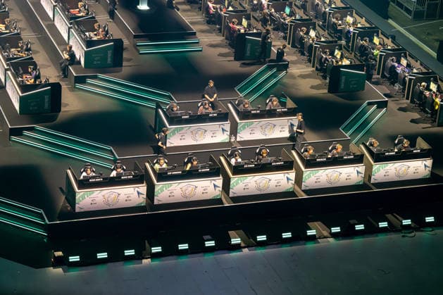 30.05.2026, xkkux, E-Sports, FORTNITE MAJOR 1 SUMMIT, Saison 2025 2026, PSD Bank Dome Düsseldorf: Das erste LAN-Turnier der FNCS-Saison. 50 Duos treten gegeneinander an, um den Preispool sowie die Qualifikation für die Global Championship 2026 zu gewinnen Die Duos verteilen sich wie folgt: 20 EU, 13 NAC, 3 NAW, 5 Brasilien, 3 Asien, 3 Ozeanien und 3 Naher Osten. Die fünf bestplatzierten Teams qualifizieren sich automatisch für die Global Championship 2026. Nordrhein-Westfahlen Deutschland