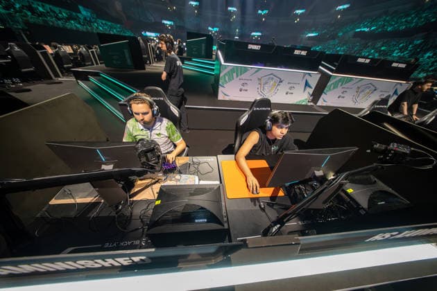 30.05.2026, xkkux, E-Sports, FORTNITE MAJOR 1 SUMMIT, Saison 2025 2026, PSD Bank Dome Düsseldorf: Das erste LAN-Turnier der FNCS-Saison. 50 Duos treten gegeneinander an, um den Preispool sowie die Qualifikation für die Global Championship 2026 zu gewinnen Die Duos verteilen sich wie folgt: 20 EU, 13 NAC, 3 NAW, 5 Brasilien, 3 Asien, 3 Ozeanien und 3 Naher Osten. Die fünf bestplatzierten Teams qualifizieren sich automatisch für die Global Championship 2026. Tyler Aminished Ferris ist ein professioneller amerikanischer Fortnite-E-Sportler, der für das Team Leaf Esports antritt. Daneben Xavifnw ist ein professioneller Fortnite-Esports-Spieler und Content Creator, der vor allem für seine kompetitiven Erfolge in der Nordamerika-Region (NAC) und seine Teilnahme an internationalen Events bekannt ist Nordrhein-Westfahlen Deutschland