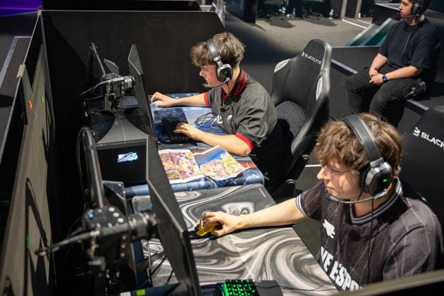 30.05.2026, xkkux, E-Sports, FORTNITE MAJOR 1 SUMMIT, Saison 2025 2026, PSD Bank Dome Düsseldorf: Das erste LAN-Turnier der FNCS-Saison. 50 Duos treten gegeneinander an, um den Preispool sowie die Qualifikation für die Global Championship 2026 zu gewinnen Die Duos verteilen sich wie folgt: 20 EU, 13 NAC, 3 NAW, 5 Brasilien, 3 Asien, 3 Ozeanien und 3 Naher Osten. Die fünf bestplatzierten Teams qualifizieren sich automatisch für die Global Championship 2026. Nordrhein-Westfahlen Deutschland