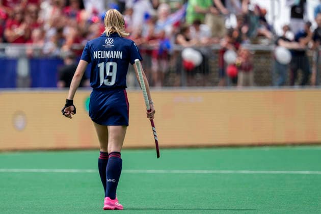 Verena Neumann (MHC, 19), Spielerin, Spielerinnen vom Mannheimer HC (MHC), enttäuscht schauend, Enttäuschung, Frustration, disappointed, pessimistisch, nach dem Gegentor zum 0:1, Action, Aktion, Spielszene, 31.05.2026, Bonn (Deutschland), Hockey, Deutsche Meisterschaft, Finale, Damen, Mannheimer HC - Düsseldorfer HC