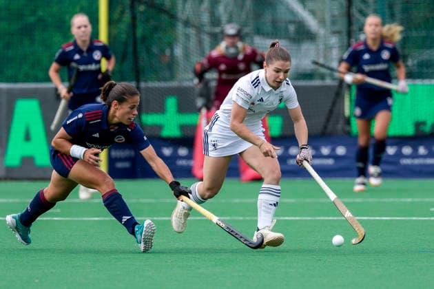 v.li.: Lucina von der Heyde (MHC, 2), Marie Hahn (DHC, 2), Zweikampf, Spielszene, Duell, duel, tackle, tackling, Dynamik, Action, Aktion, 31.05.2026, Bonn (Deutschland), Hockey, Deutsche Meisterschaft, Finale, Damen, Mannheimer HC - Düsseldorfer HC