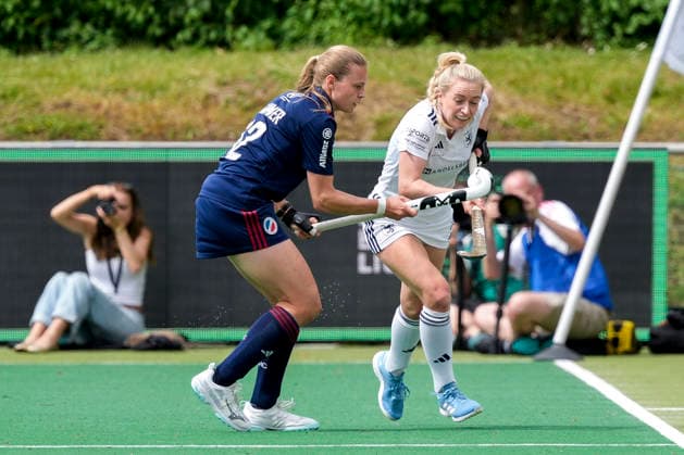 v.li.: Ines Wanner (MHC, 12), Sara Strauss (DHC, 11), Zweikampf, Spielszene, Duell, duel, tackle, tackling, Dynamik, Action, Aktion, 31.05.2026, Bonn (Deutschland), Hockey, Deutsche Meisterschaft, Finale, Damen, Mannheimer HC - Düsseldorfer HC