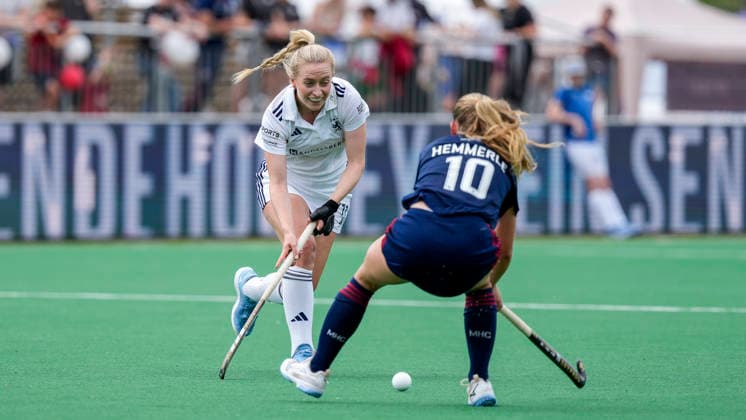 v.li.: Sara Strauss (DHC, 11), Julia Hemmerle (MHC, 10), Zweikampf, Spielszene, Duell, duel, tackle, tackling, Dynamik, Action, Aktion, 31.05.2026, Bonn (Deutschland), Hockey, Deutsche Meisterschaft, Finale, Damen, Mannheimer HC - Düsseldorfer HC